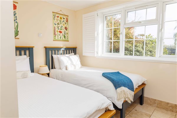 twin bedroom