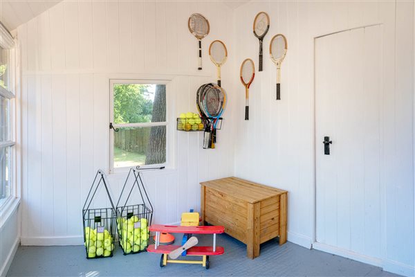 tennis rackets & balls
