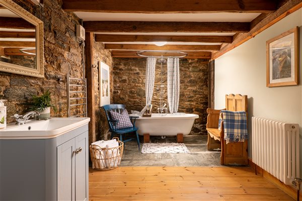 Luxury bathroom with roll-top bath