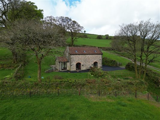 Red Linhay front view - on its own