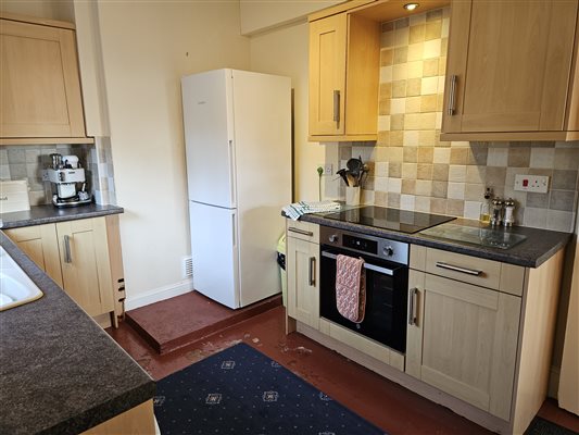 1 Foliat Cottage kitchen