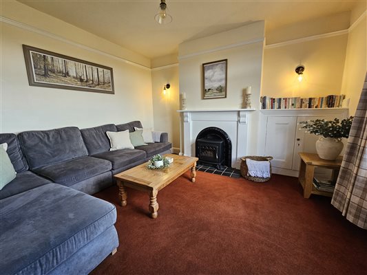 1 Foliat Cottage Living room