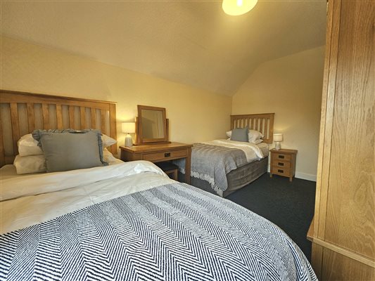 1 Foliat Cottage twin bedroom