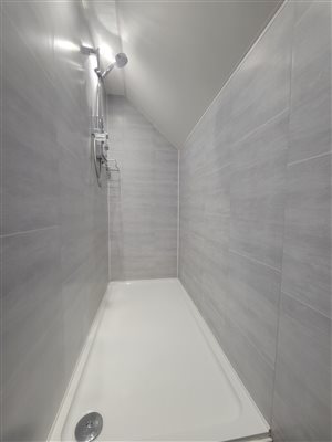 Shower room 2 Foliat