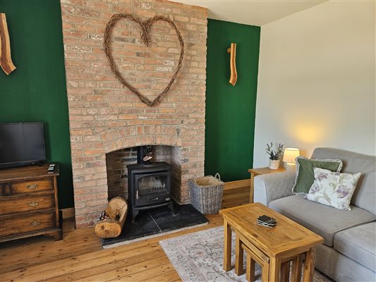2 Foliat Cottage living room