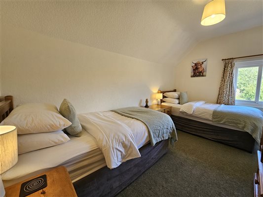 2 Foliat Cottage twin bedroom