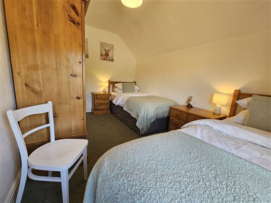 2 Foliat Cottage twin bedroom 2