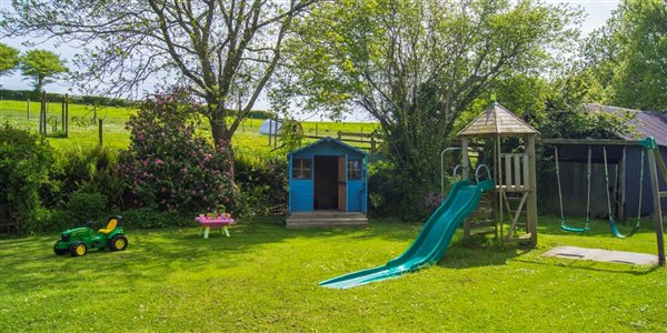 Indoor and outdoor Play area EX327NR