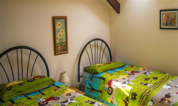 Child friendly twin room EX327NR