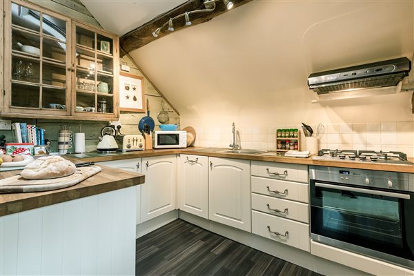 Fully fitted kitchen 