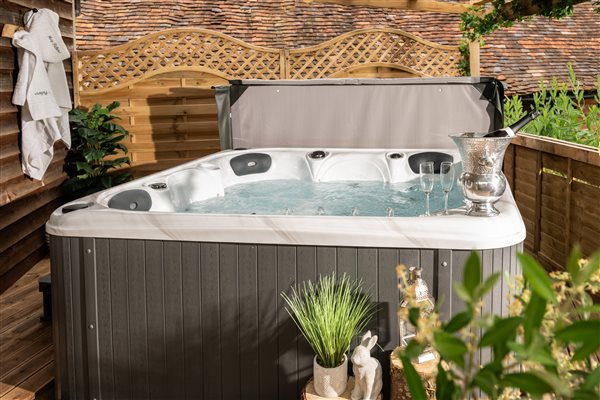 5 person hydrotherapy hot tub
