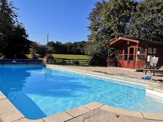 Outdoor Heated Swimming pool (May-Sept)