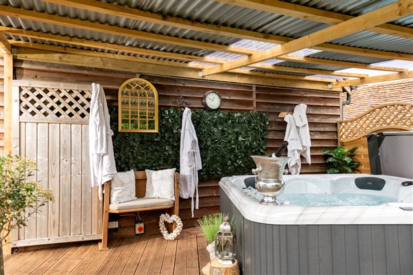 Hydrotherapy hot tub 