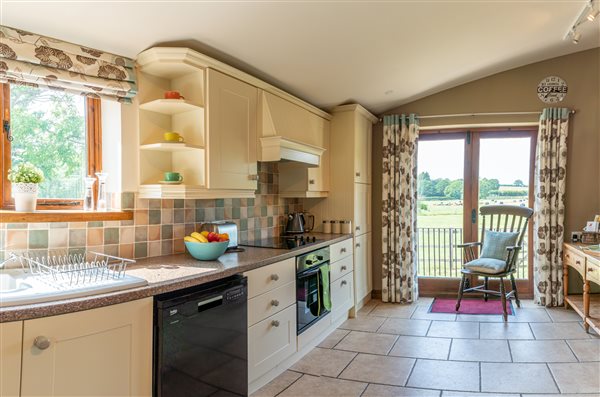 Henrys Barn fully fitted kitchen