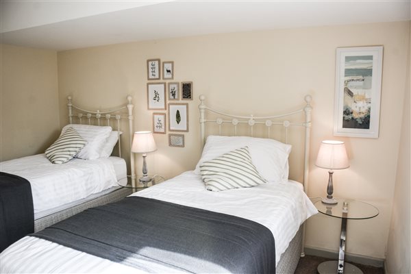 Twin Room Twin Room