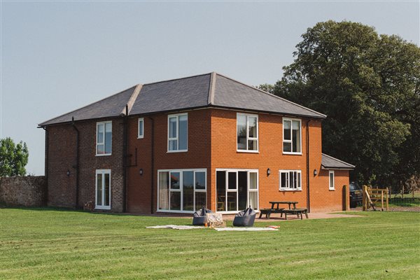 Spacious countryside farmhouse