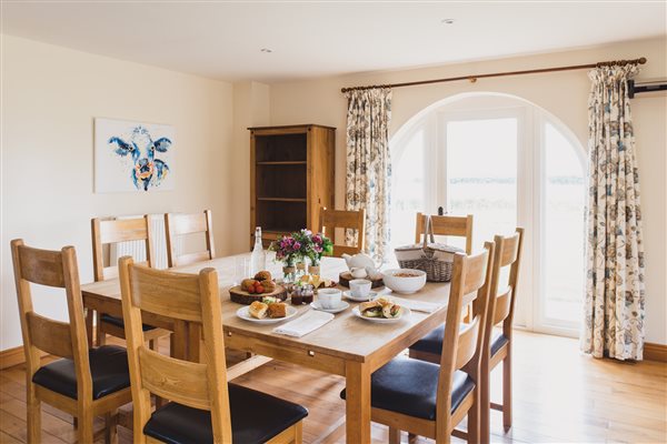self catering cottages Kent dining areas