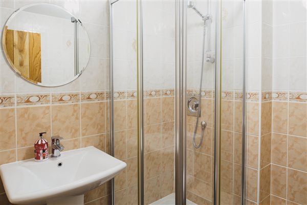 Self catering cottages Kent bathrooms