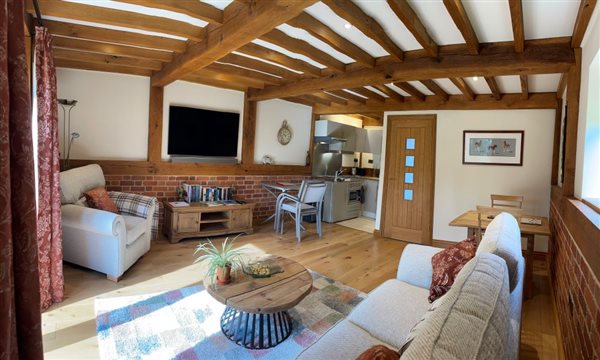 Granary Barn showing the kitchen off the lounge