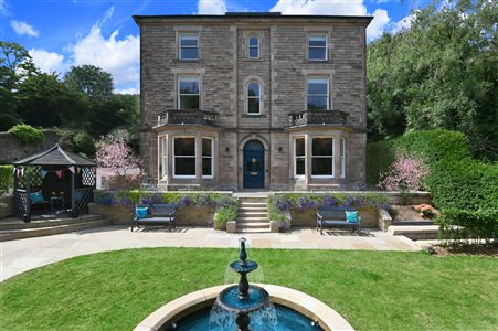 5* Portland House - Big Historic Holiday Home in Matlock Bath