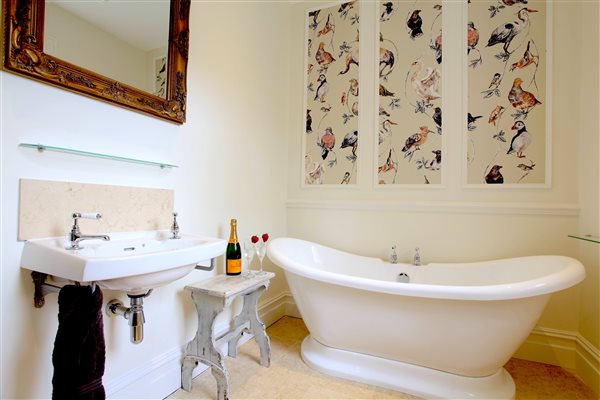 10 ensuite bathrooms at 5* Portland House in Matlock Bath