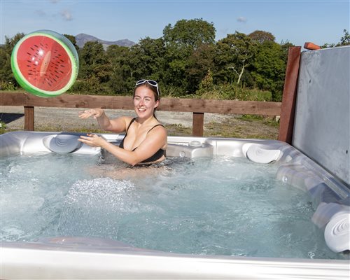  hot tub holiday fun at Llwyn Beuno