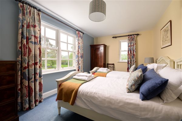 Twin bedroom 4