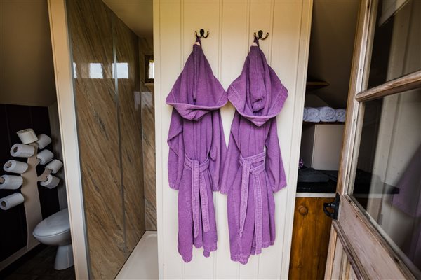 Lincoln Longwool private shower cabin inside