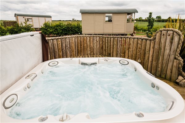 Lincoln Longwool private hot tub