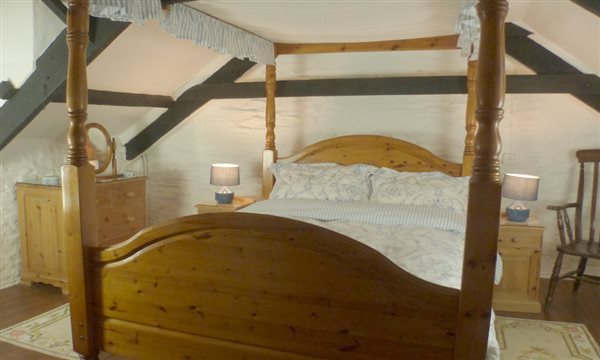 Four-poster double bed