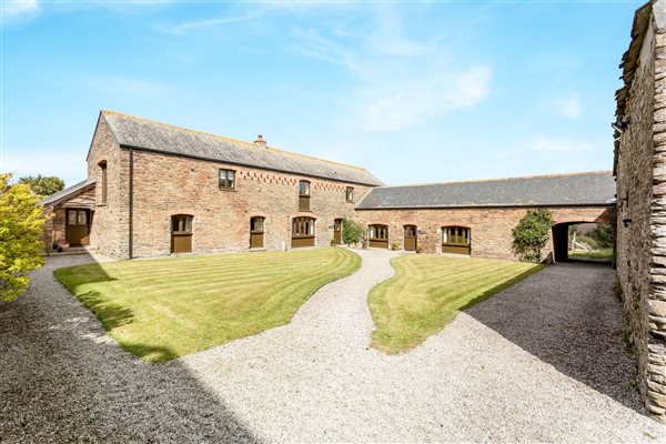 Blable Farm Barns courtyard