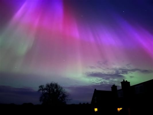 Aurora over Bairnkine Cottages