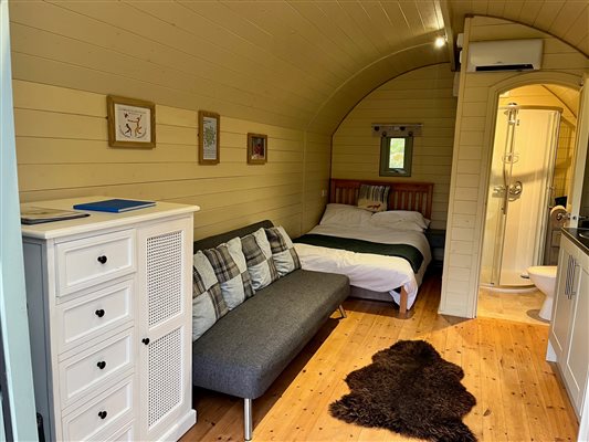 Bedroom / Lounge area