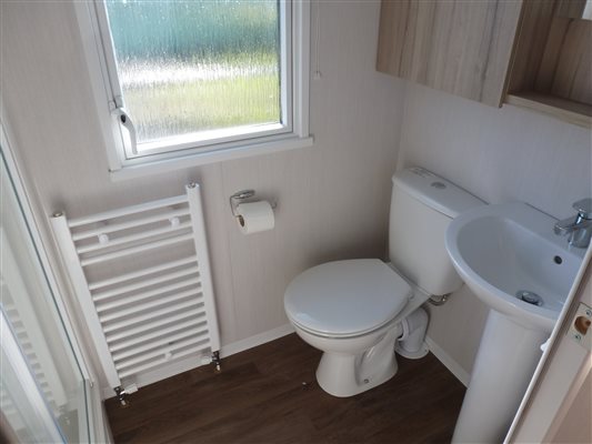 Caravan 3 bathroom