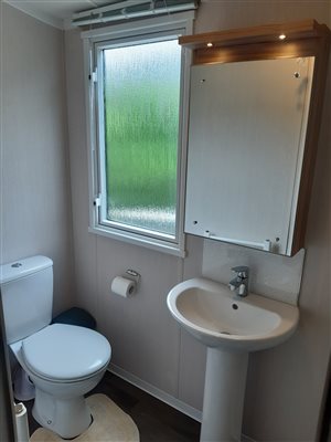 Caravan 2 bathroom