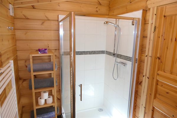 Bullrush main bathroom