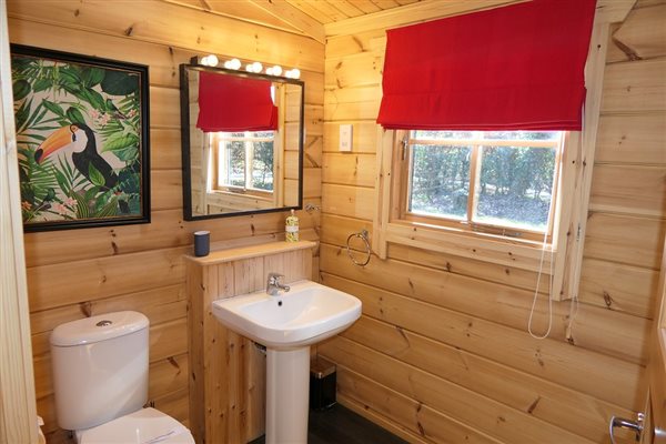 Kingfisher bathroom