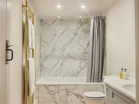 Old Stables Bathroom