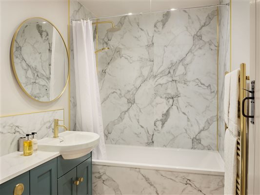 Family Bathroom at Glynn Barton