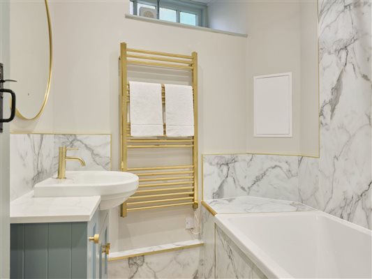Grooms Family Bathroom