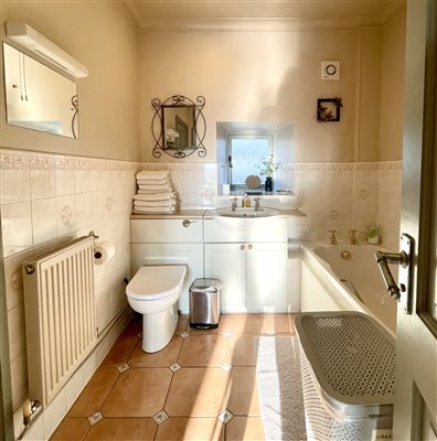 Bathroom at Y Stabal suite number 2 at Snowdonia Holidays Tyddyn du Farm . Dog friendly accommodation close to Snowdon and Zip World. Best beaches and mountains of Eryri a short drive away. North Wales cottages