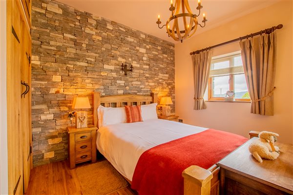 Ty Gwair 5 - One king size bed Ty Gwair 5 - One king size bed