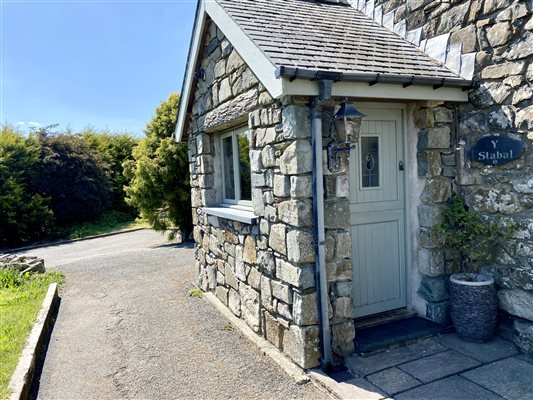 Entrance to Stabal suite number 2 at Snowdonia Holidays Tyddyn du Farm. Dog friendly accommodation near Snowdon and Zip World in Eryri