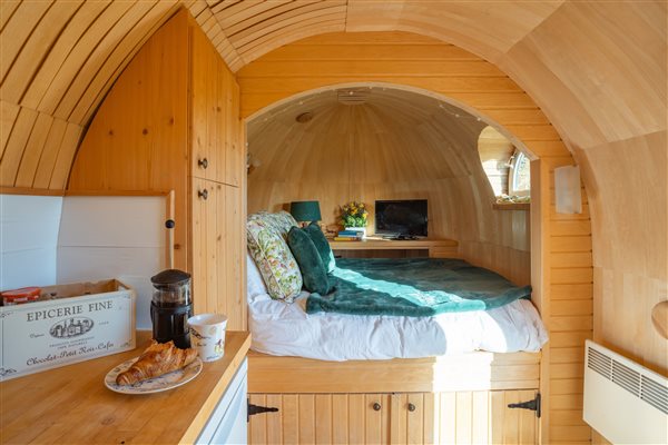 hare bedroom