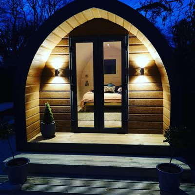 Theo's charm Glamping Pod