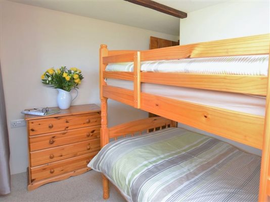bedroom bunk beds 