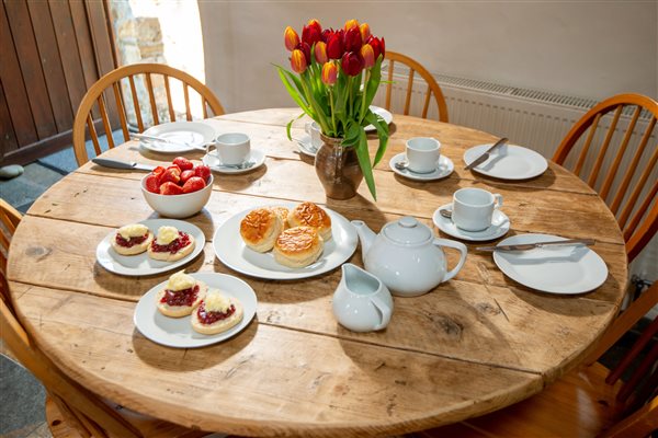 Stables dining table