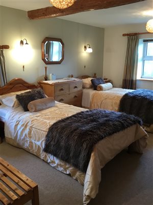 Twin Room Twin Room