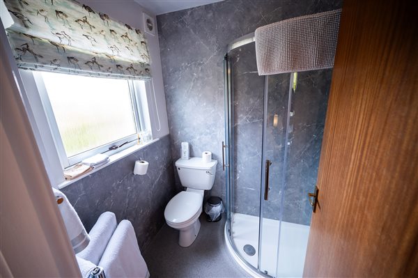 Twin Bedroom Ensuite