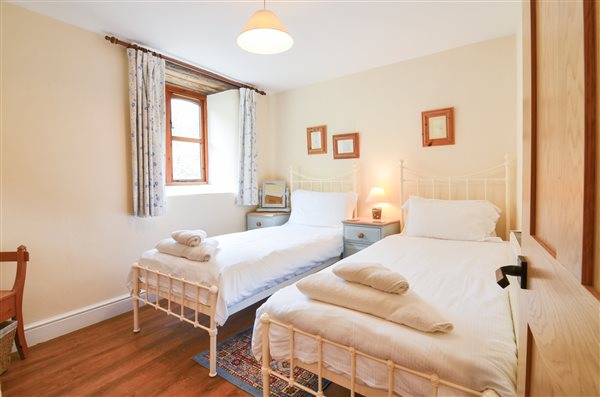 Moncks Green twin room